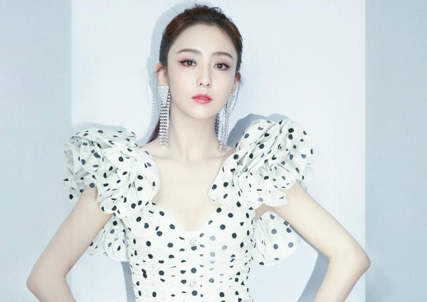 佟丽娅个人资料哪里人(简介,身高,年龄,三围,图片）