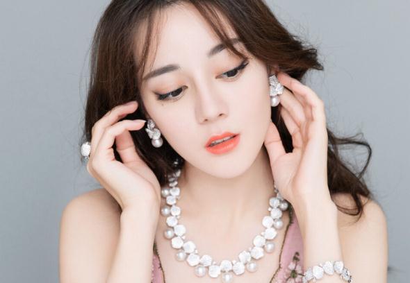 迪丽热巴个人所有资料（简介,身高,年龄,三围,图片）