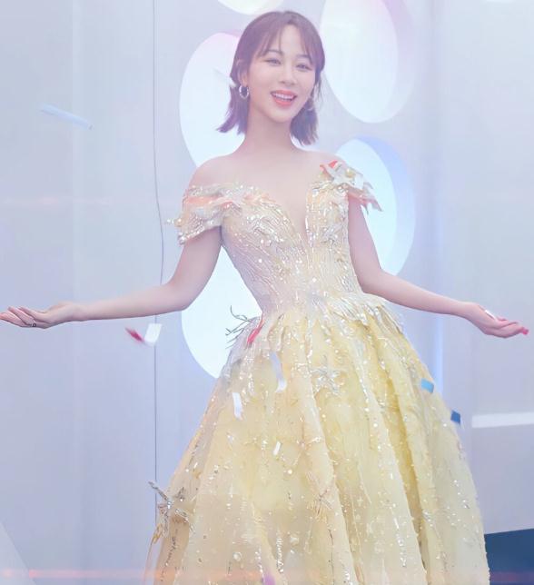 杨紫的个人资料(简介,身高,年龄,三围,图片）