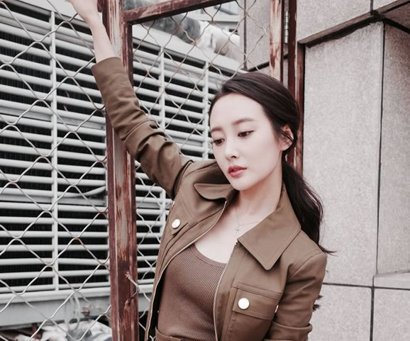 李纯个人简介哪里人(简介,身高,年龄,三围,图片)