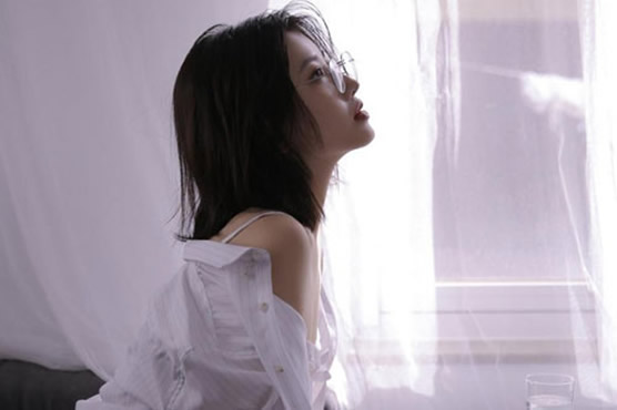 老婆跟朋友们去旅行 本是恩爱夫妻现在却形同陌路