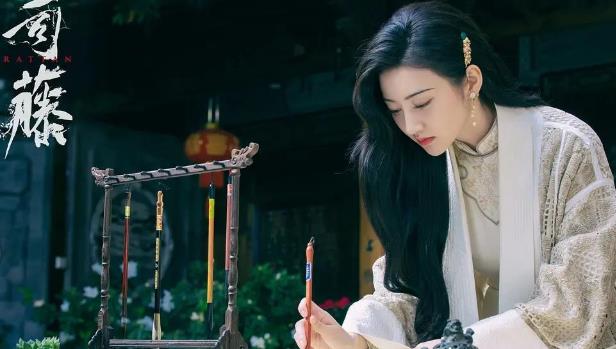 景甜父母疫情后离婚  景甜回应资源咖争议