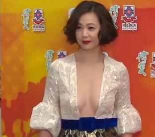 别问我是谁原唱 王馨平个人资料歌词