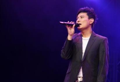 张信哲李嘉欣是怎么回事 张信哲李嘉欣在一起过吗