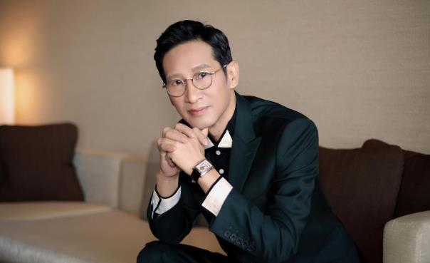 王劲松和王源什么关系  王劲松为什么叫东叔