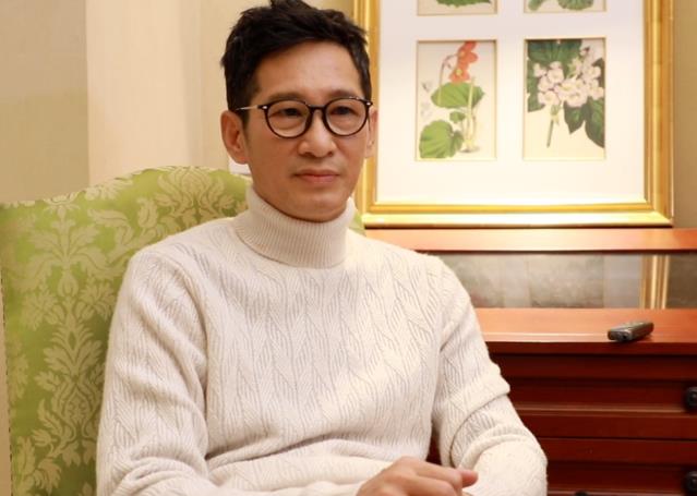 王劲松和谁长得像 王劲松在理想照耀中国第几集 
