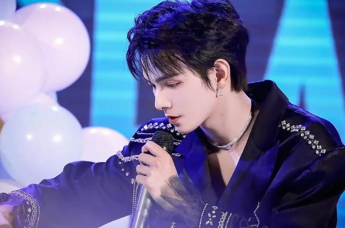 何昶希和何超莲什么关系 何昶希到底是哪里人