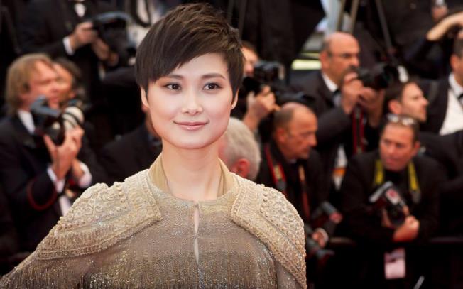 李宇春嫁78岁老外是真的吗? 李宇春是什么脸型