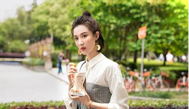 孙佳雨和孙铱是什么关系,孙佳雨和孙铱是一个人吗