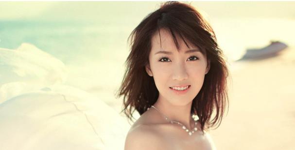 李念和陈格为什么长那么像呢,李念和陈格是同一个人吗