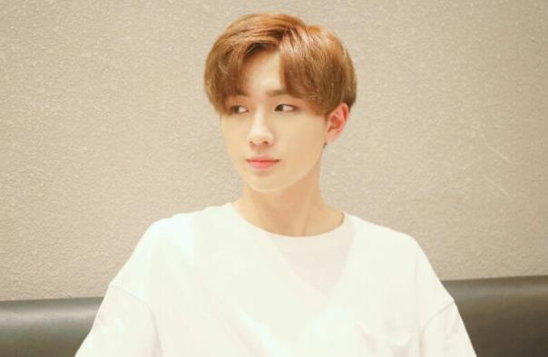 李宏毅的女朋友是谁,李宏毅是哪个公司艺人
