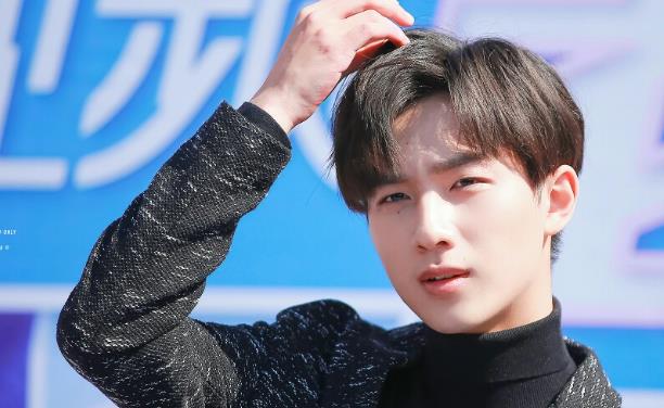 李宏毅的女朋友是谁,李宏毅是哪个公司艺人