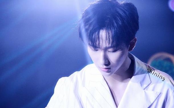 李宏毅的女朋友是谁,李宏毅是哪个公司艺人