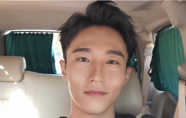 王森赵薇什么关系,王森是赵薇旗下艺人吗