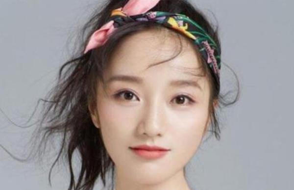 肖燕和李倩长的好像,肖燕和李倩是同一人吗?