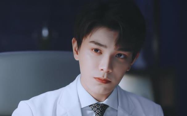 丁禹兮为什么拒绝赵露思摸头,丁禹兮是哪里的人