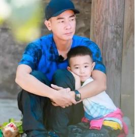 陈小春的儿叫什么名字  陈小春有几个孩 