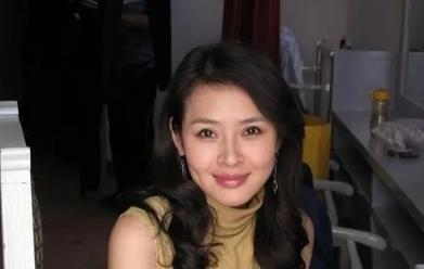 于明加结过几次婚  于明加老公胡俊的照片资料