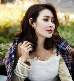于明加结过几次婚  于明加老公胡俊的照片资料