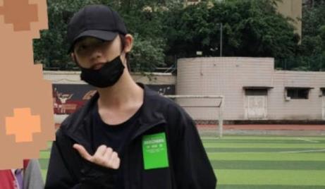 丁程鑫高考结束 丁程鑫与同学合照