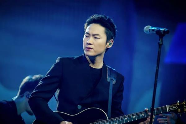 梁博为什么叫梁八首,梁博成名曲是哪一首?