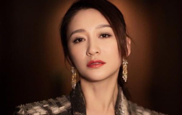 李小冉和江疏影长的好像,江疏影是不是很像李小冉