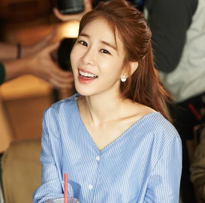 不老女神刘仁娜整容了吗？写真照片让人看着舒心