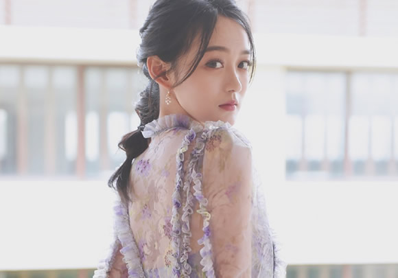 何泓姗