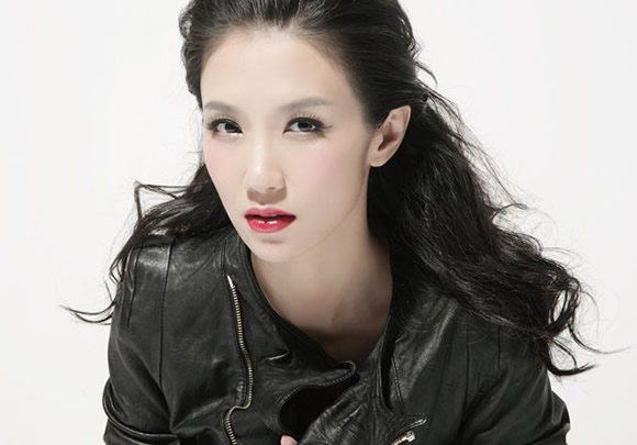 王黎雯
